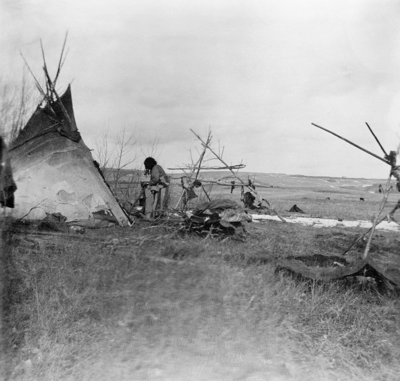 Sarcee encampment Glenbow, Bragg Creek 1900